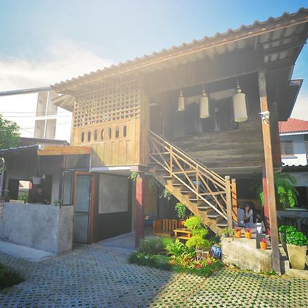 Manon Hostel Chiang Mai Esterno foto