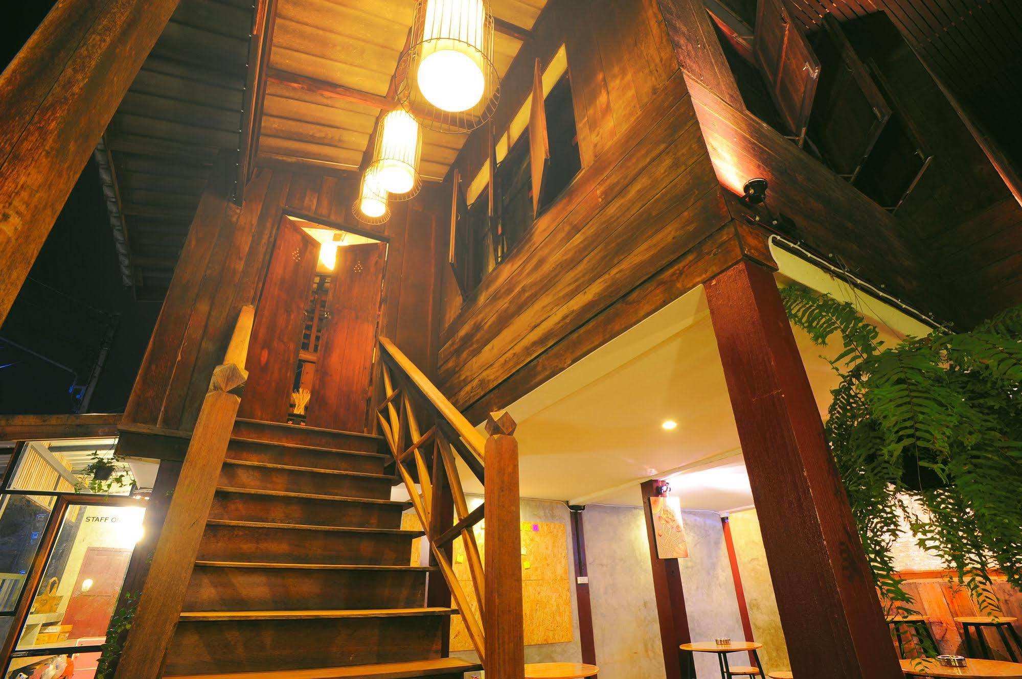 Manon Hostel Chiang Mai Esterno foto