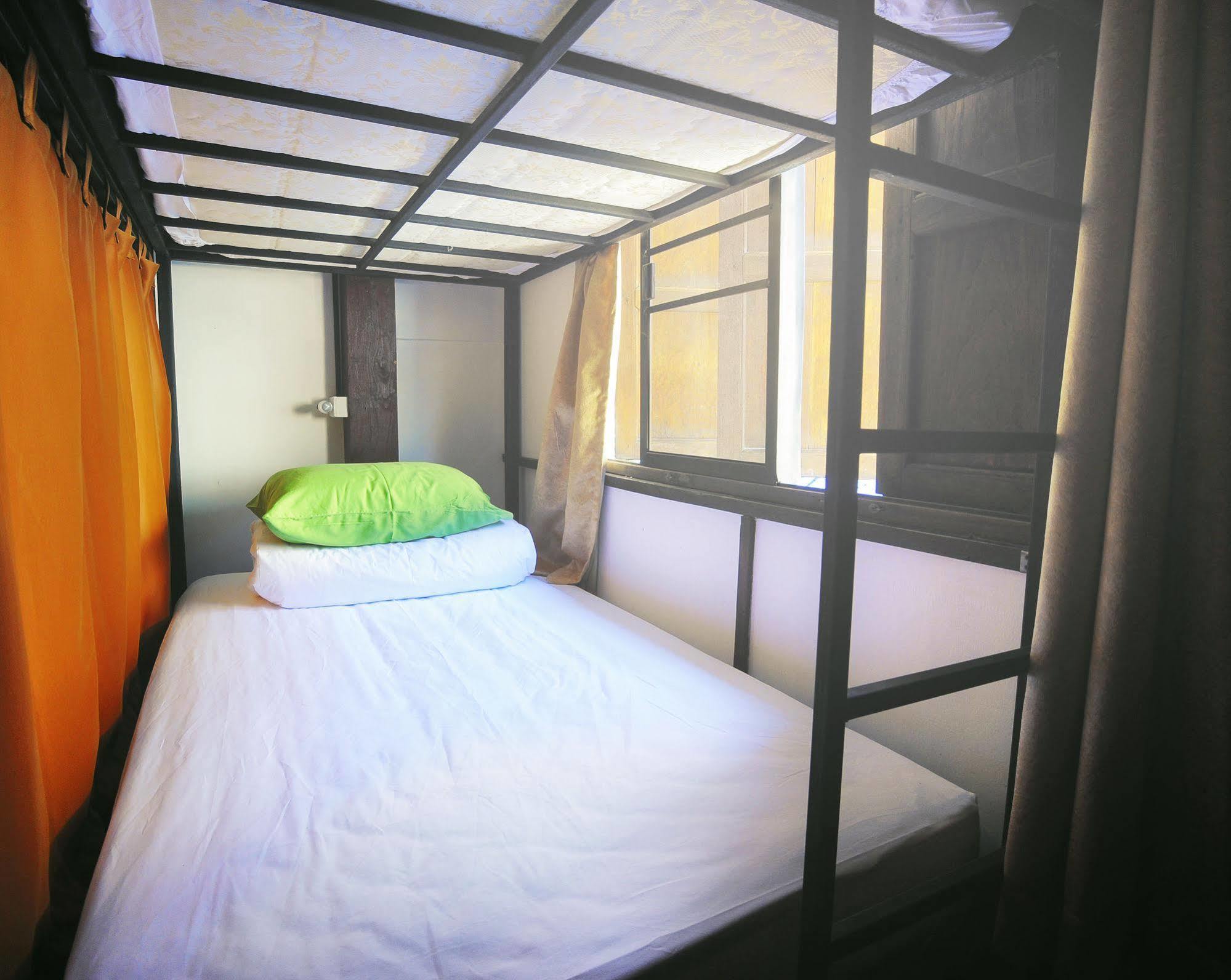 Manon Hostel Chiang Mai Esterno foto