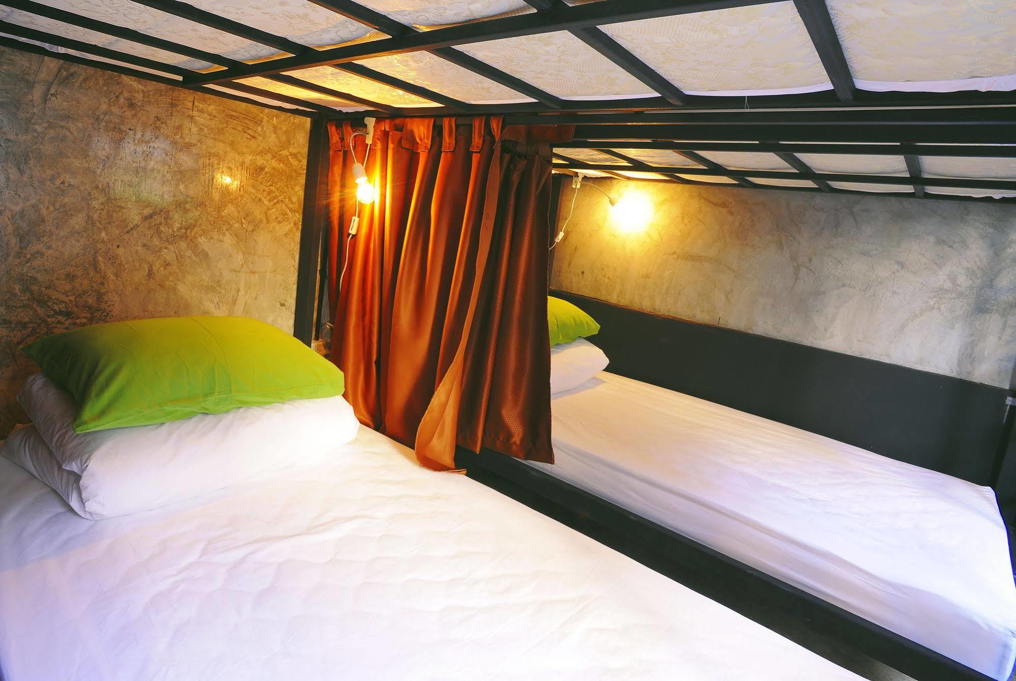 Manon Hostel Chiang Mai Esterno foto
