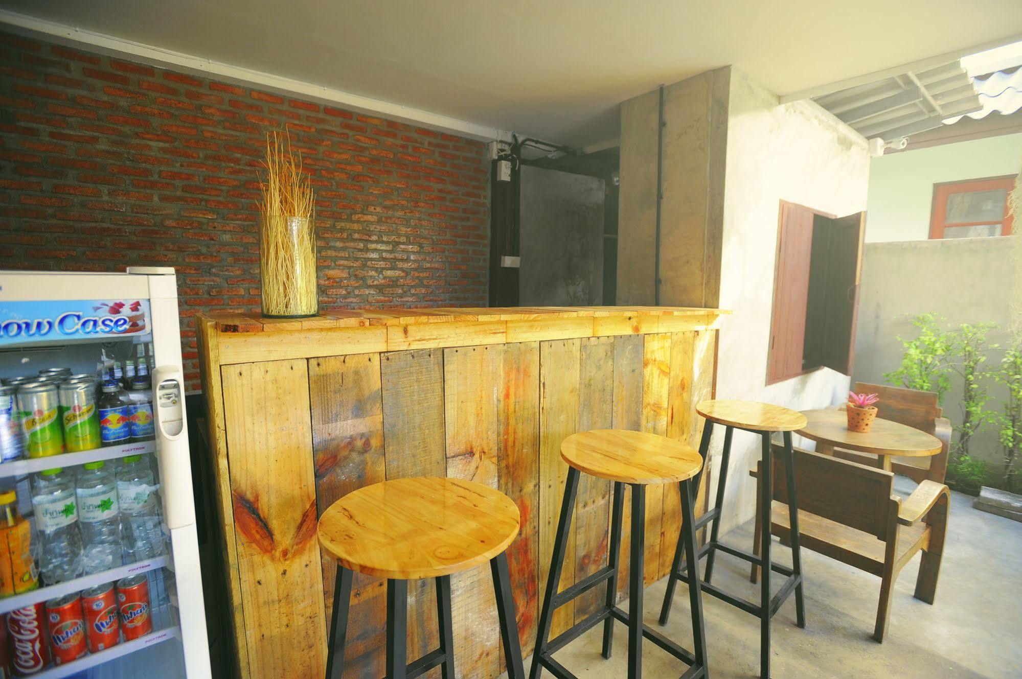 Manon Hostel Chiang Mai Esterno foto