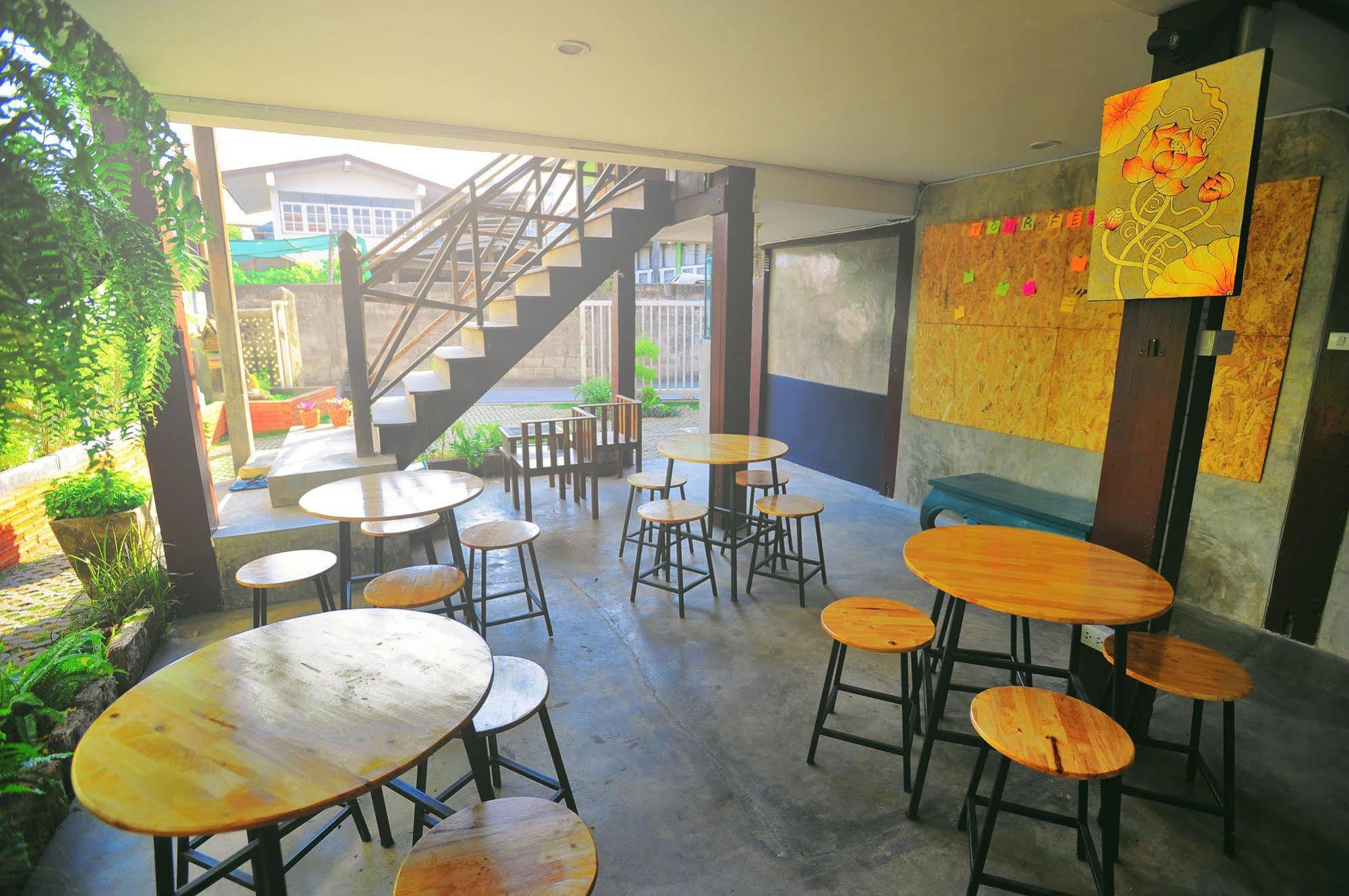 Manon Hostel Chiang Mai Esterno foto